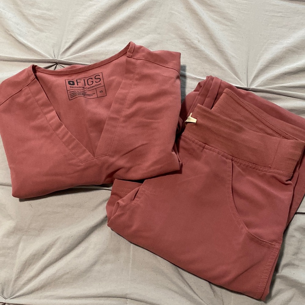 XS Mauve FIGS scrub set